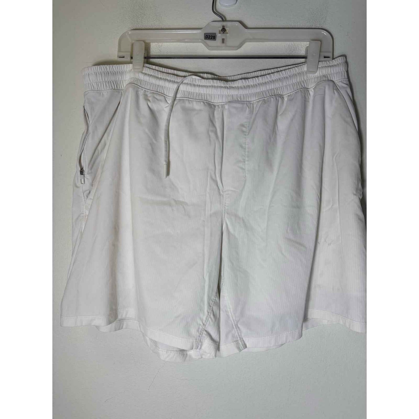 Mens Lululemon White Athletic Shorts Sz XL