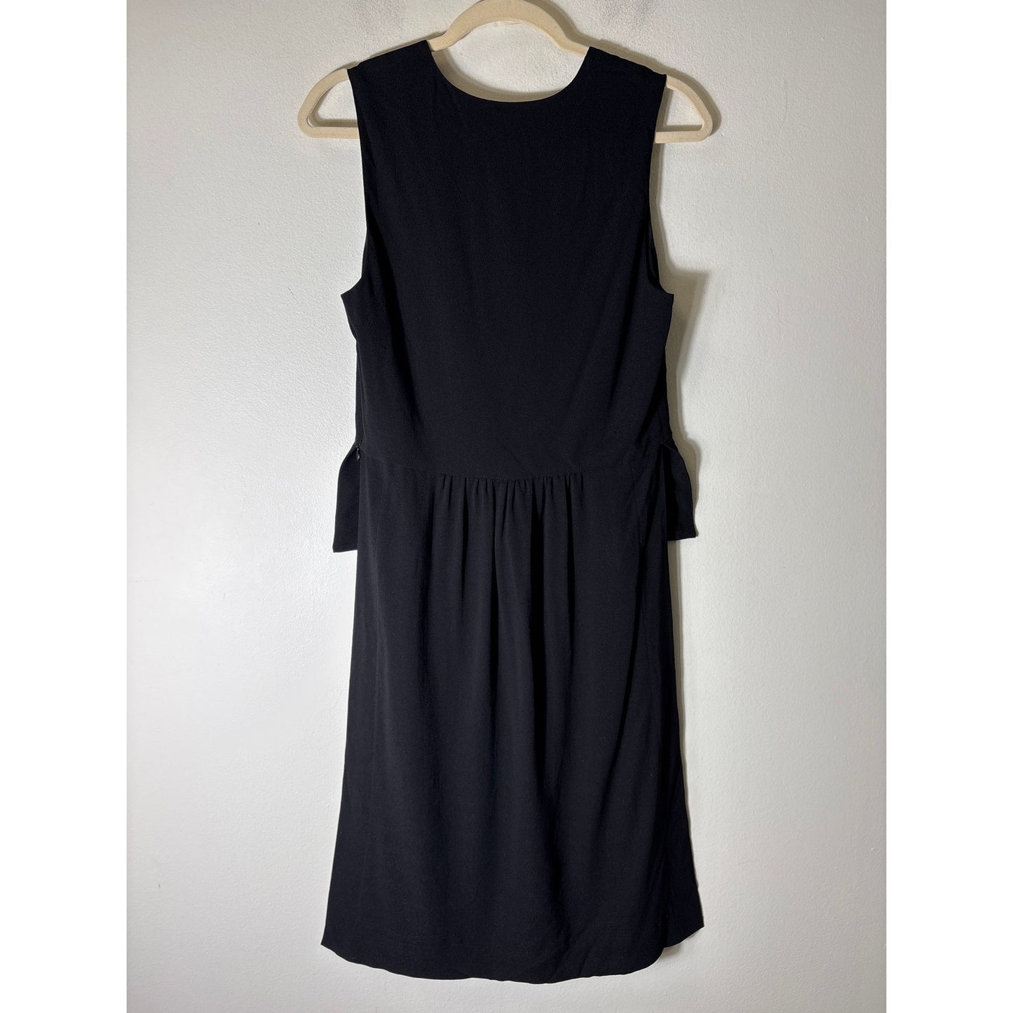 Seeby Chloe Black Sleeveless V-Neck Peplum Side Zip Top Sz 38