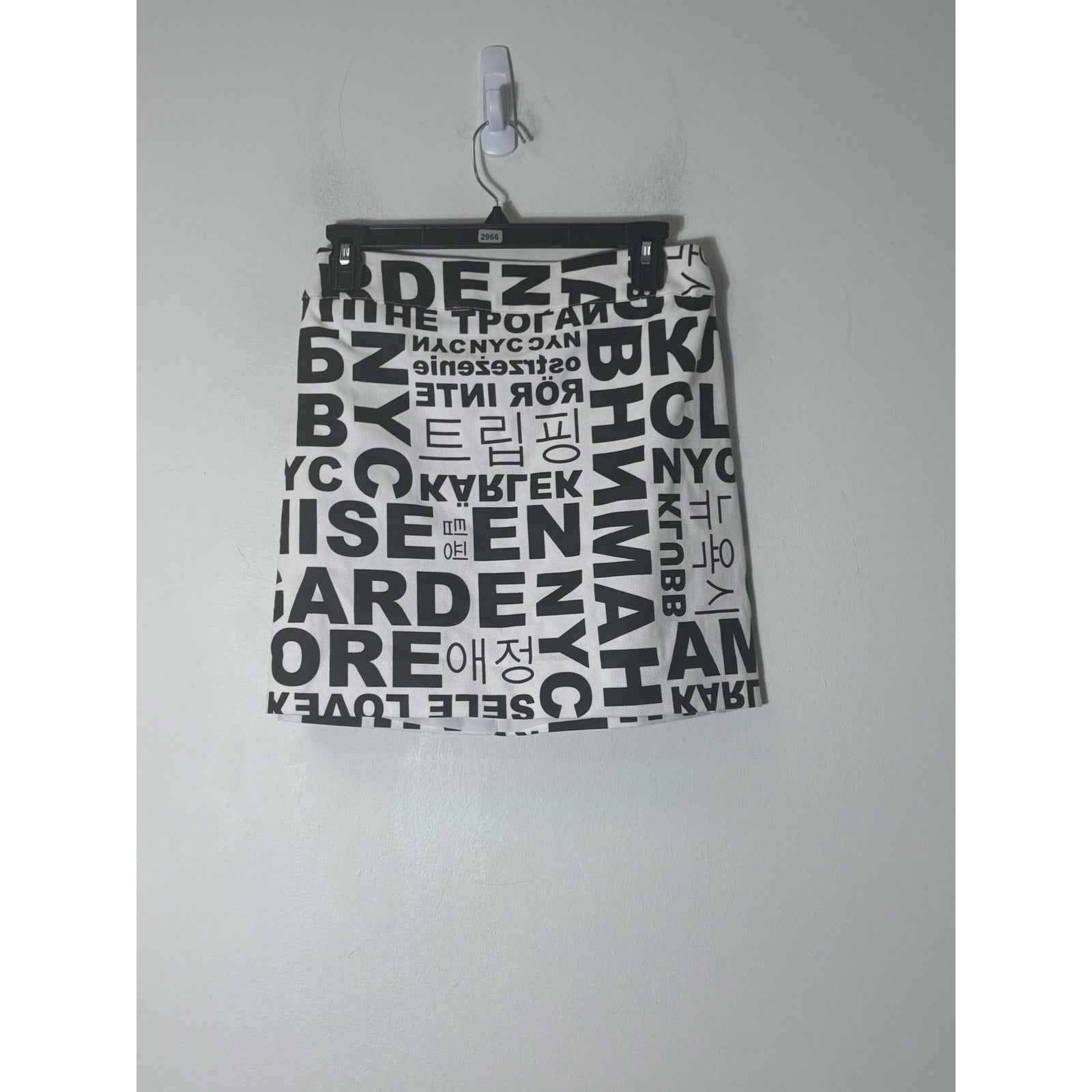 Atelier Nicole Miller Black White Text Print Mini Skirt Sz 4