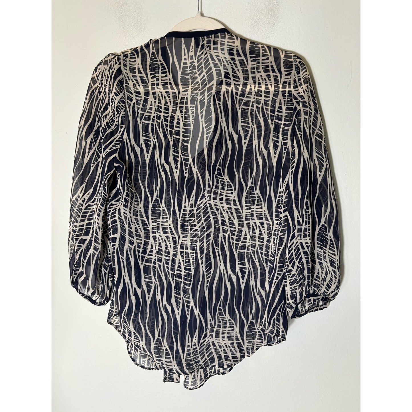 Fei Navy And Cream Sheer V Neck 3/4 Sleeve Pullover Blouse sz 6