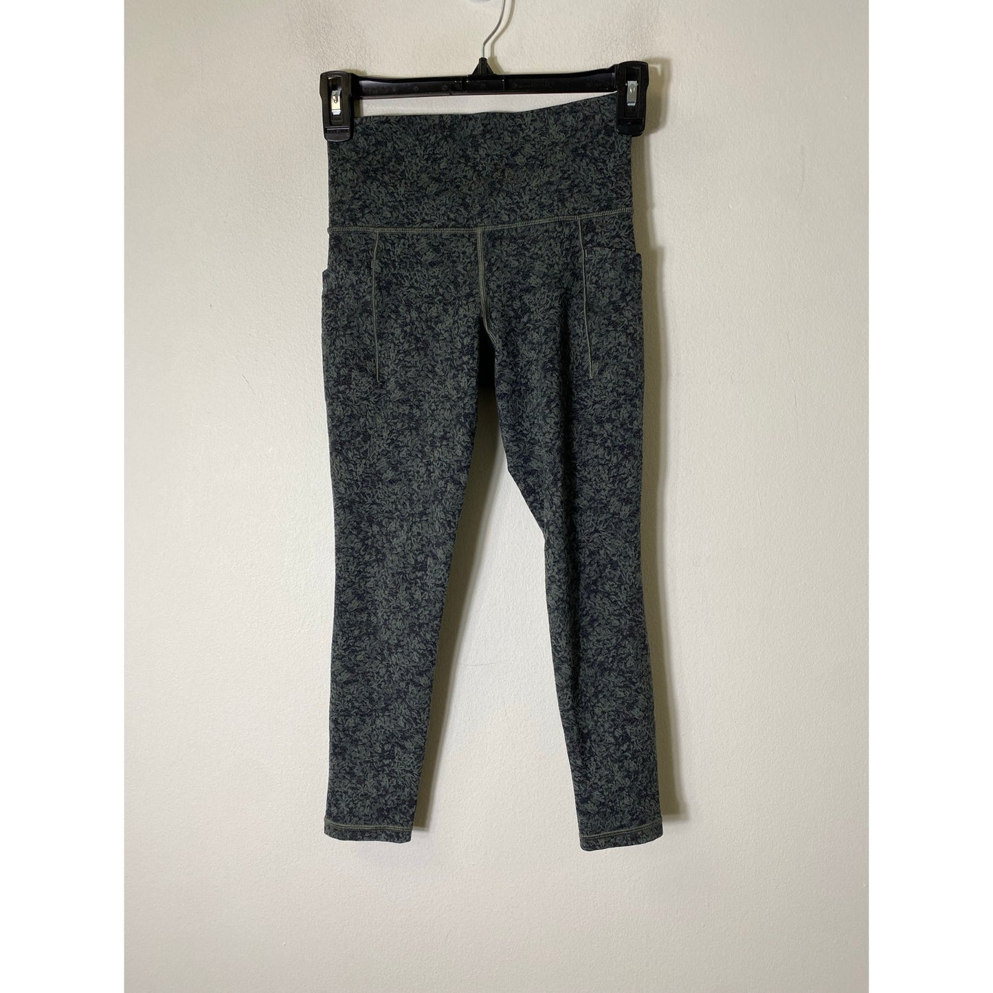 Athleta Black Green Print Cropped Leggins Sz XXS