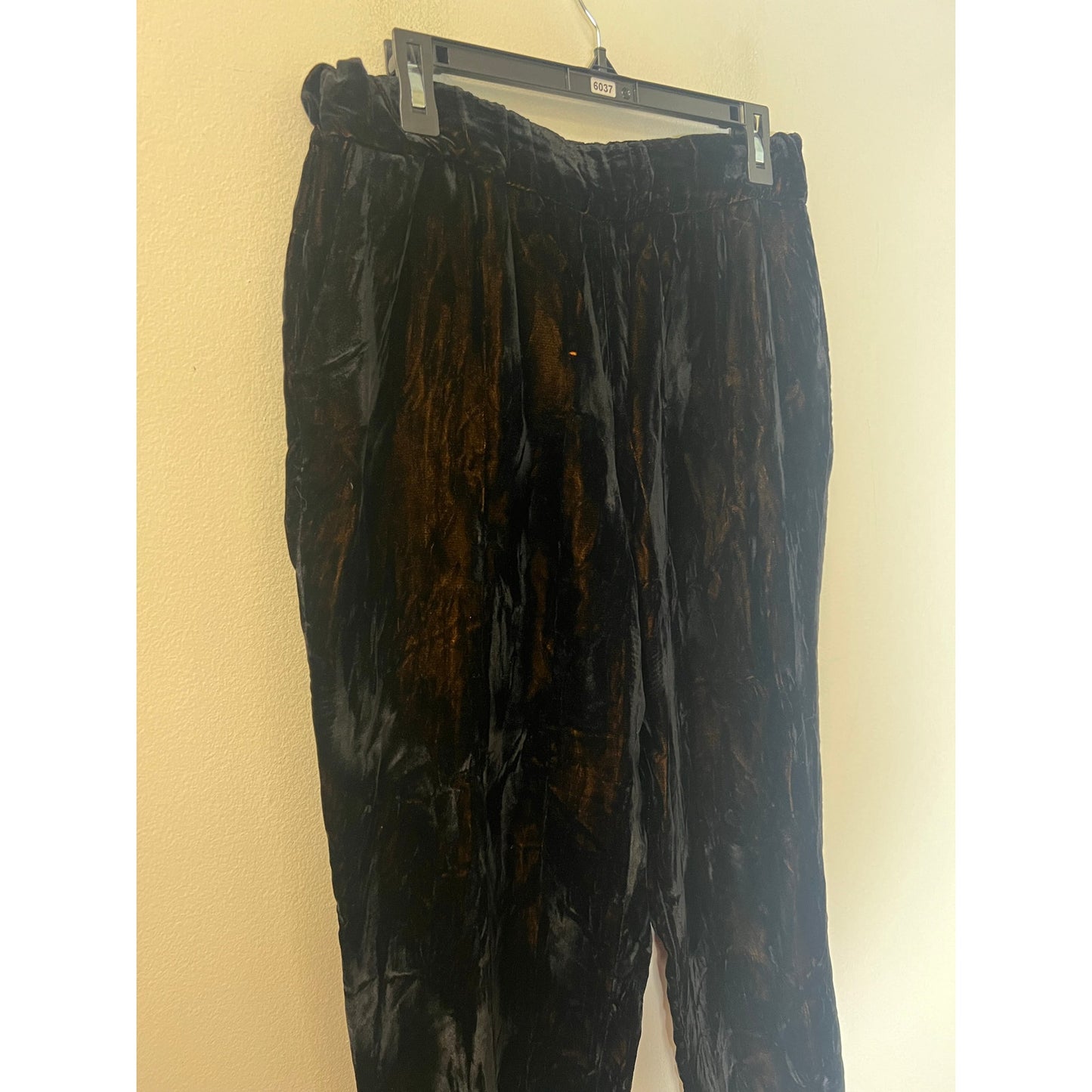 Alice + Olivia Black Gold Velvet Joggers Sz M