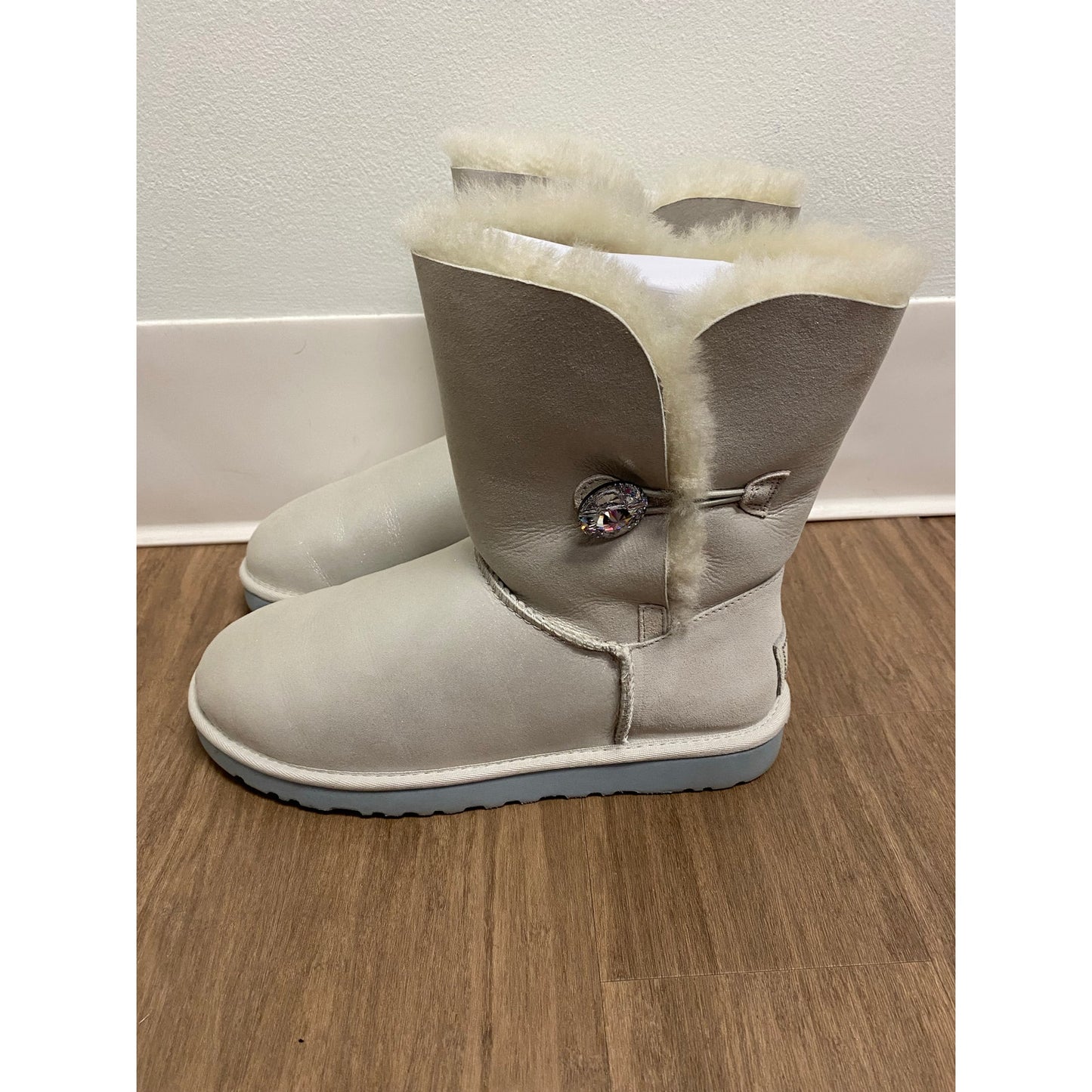NIB Ugg White Sparkles I Do! Boots Sz 9