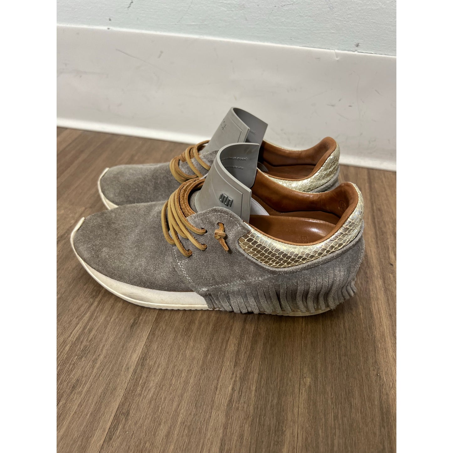 Esse ut Esse Fringed Gray Sneakers Sz 8