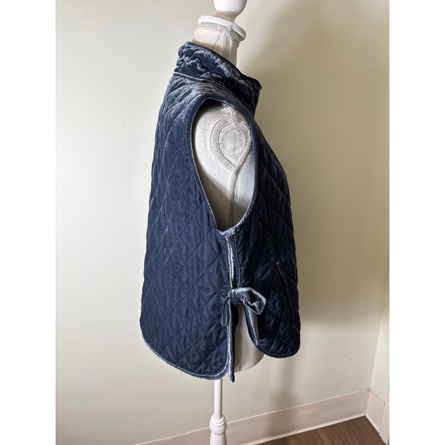 NWT Banana Republic Blue Quilted Velour Vest Sz M