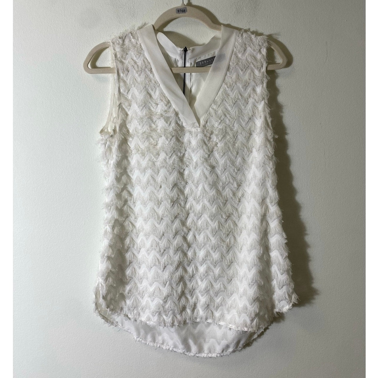 209 WST 38 White Fringed, V-neck Tank Sz XS