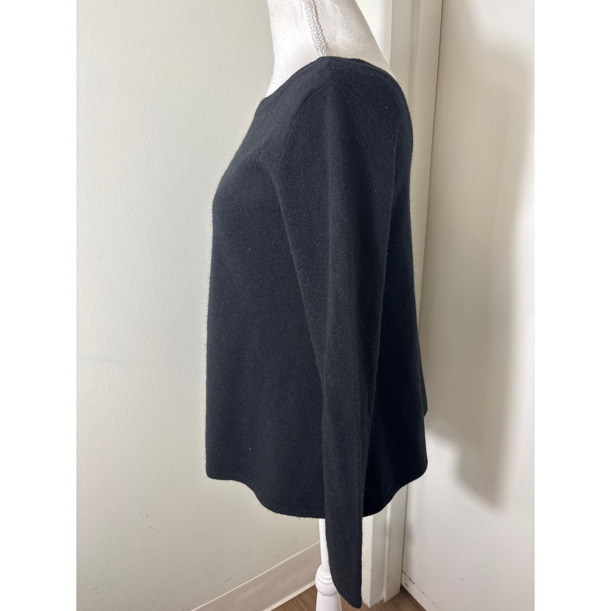 Cortland Park Black 100% Cashmere Back V Sweater Sz S