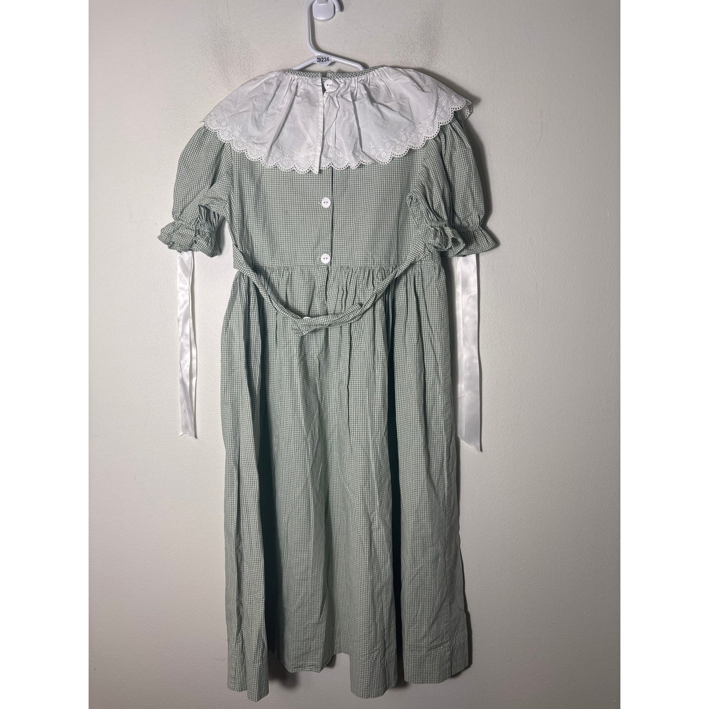 Girls Vintage Green Check Puff SLeeve Dress with White bibb collar Sz 7
