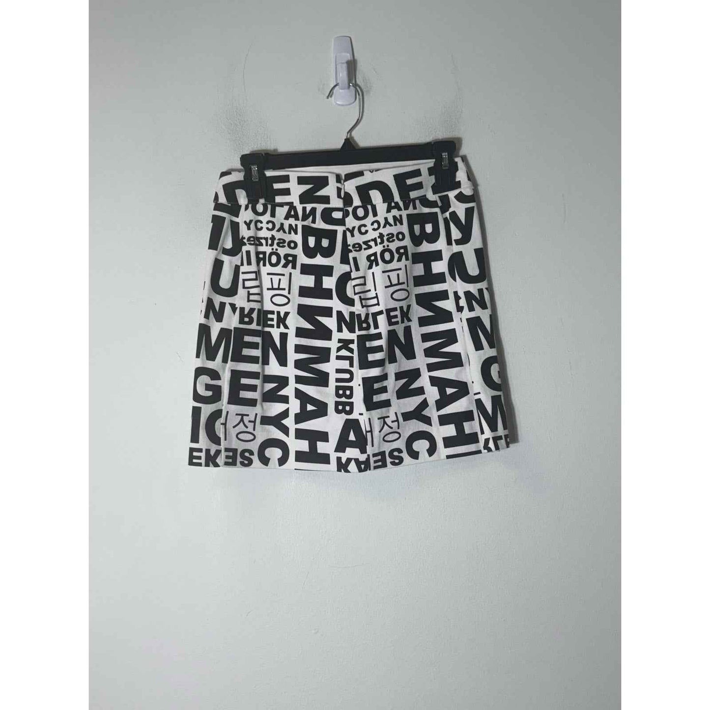 Atelier Nicole Miller Black White Text Print Mini Skirt Sz 4