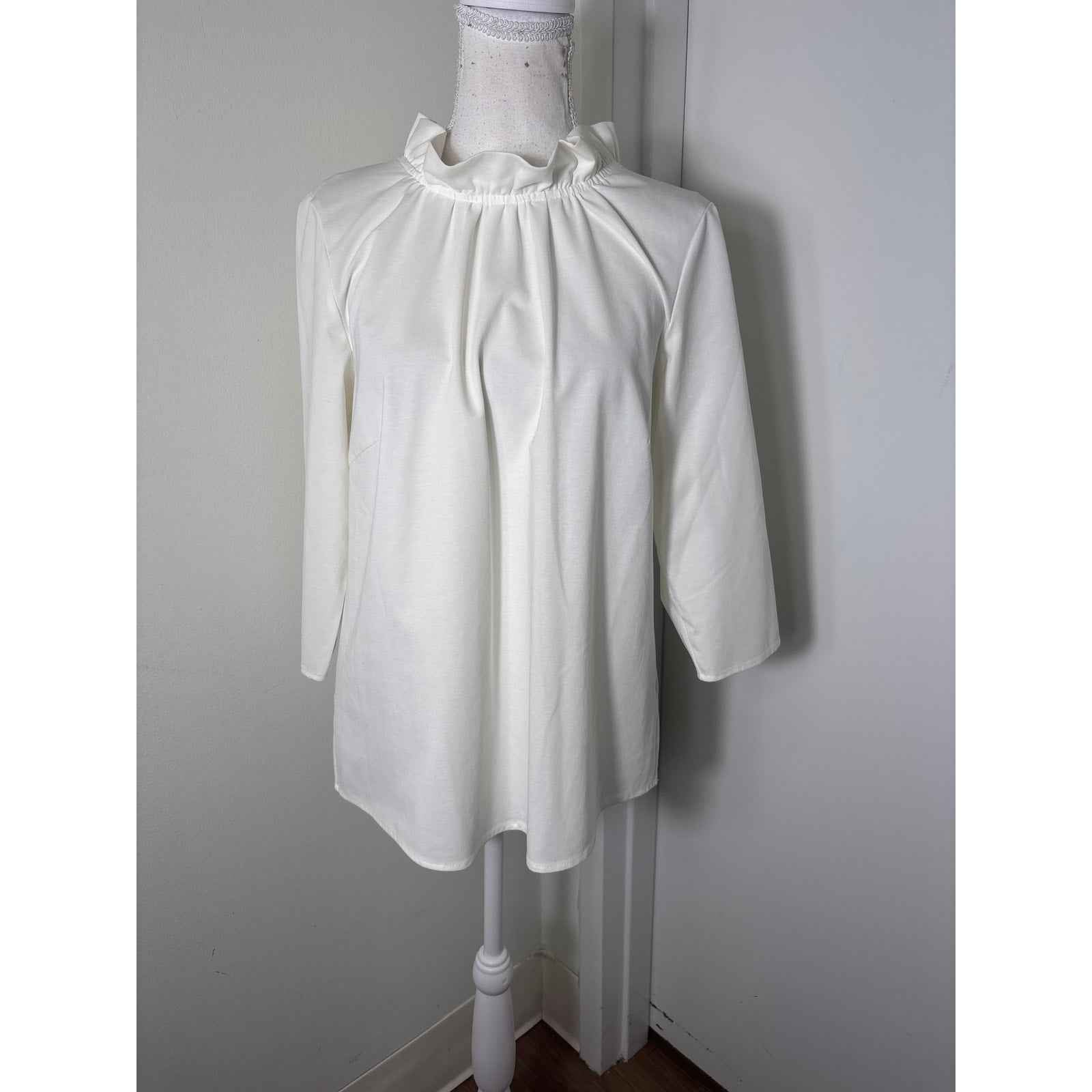 Abbey Glass White 3/4 Sleeve High Ruffle Collar Top Sz L