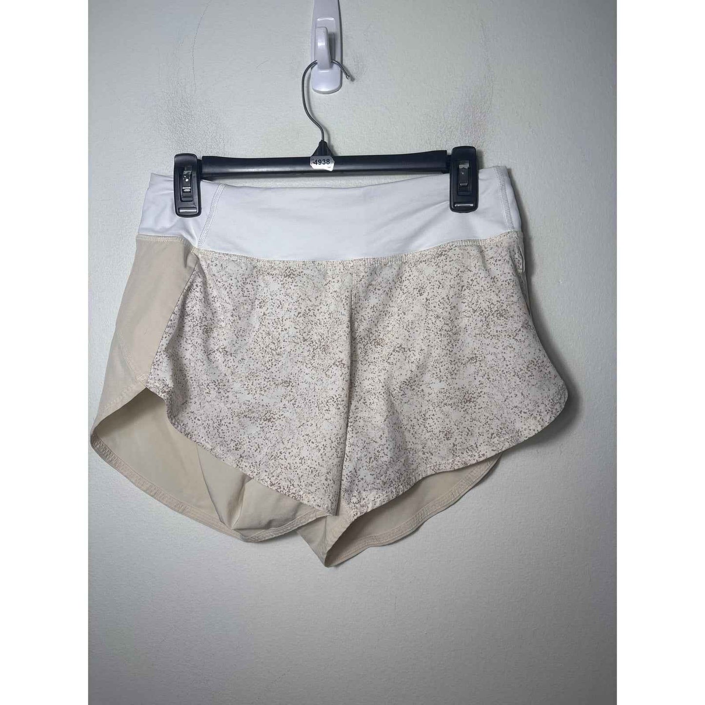 Outdoor Voices Nude/Cream w Pebbled Dots Shorts Sz M