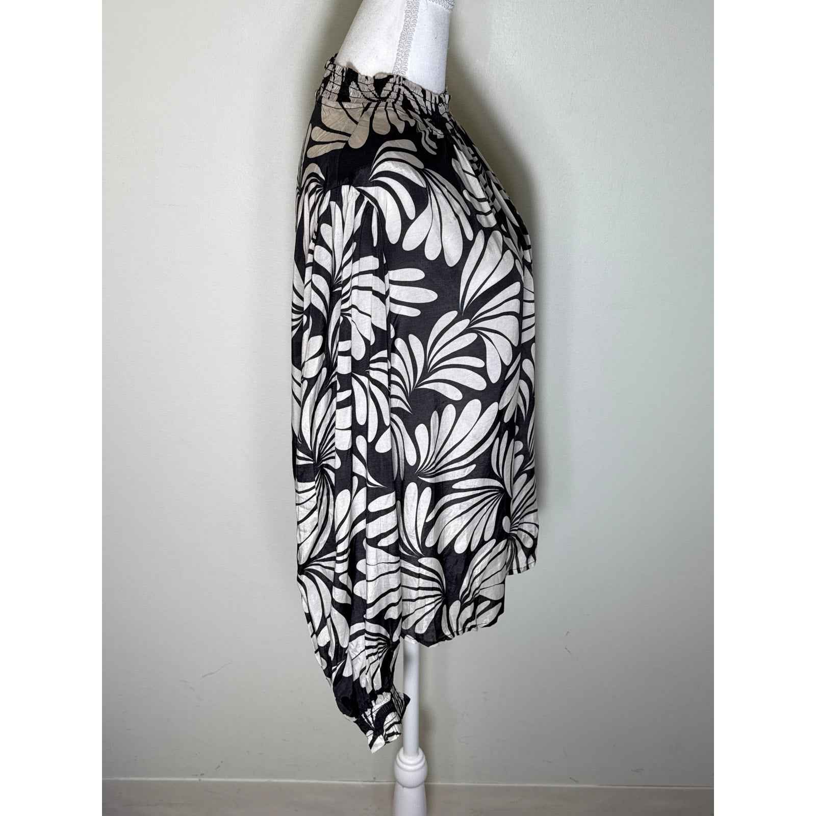 NWT Velvet Black/Cream Mock Neck Top SzM