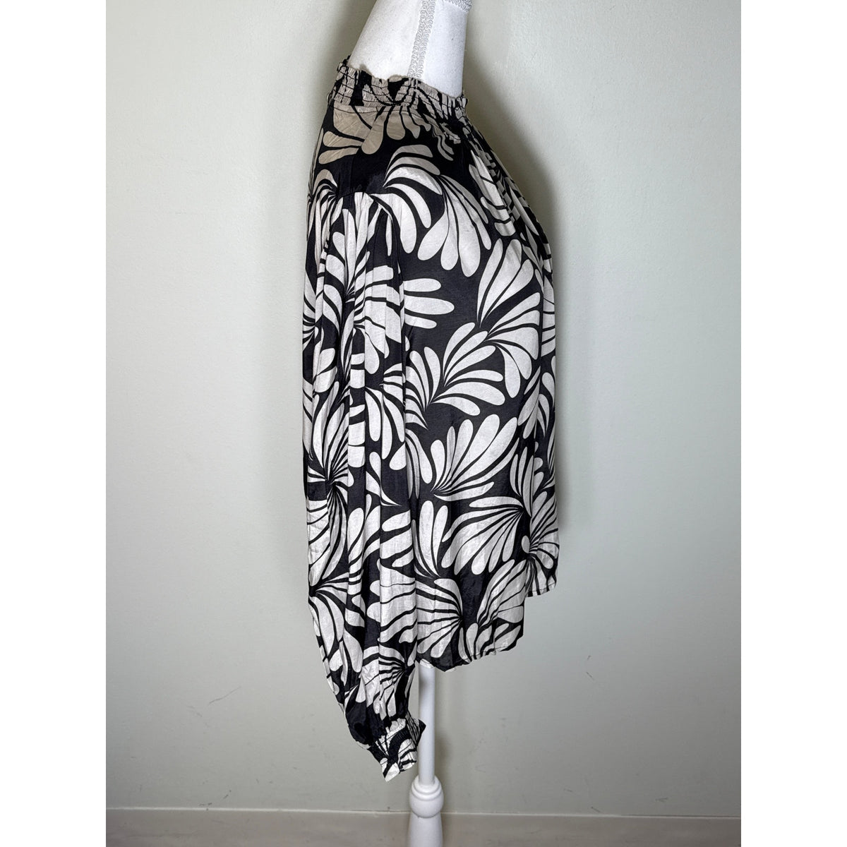NWT Velvet Black/Cream Mock Neck Top SzM