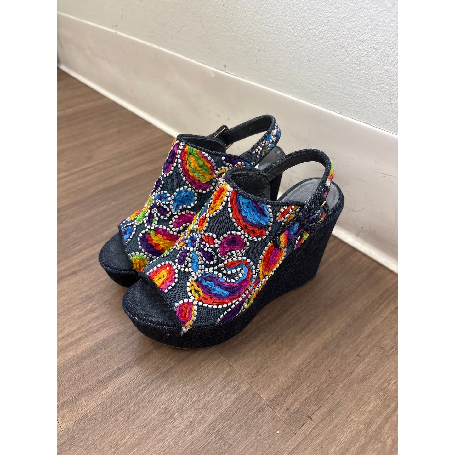 Stuart Weitzman Navy Embroidered Denim Platform Wedge Sz 6