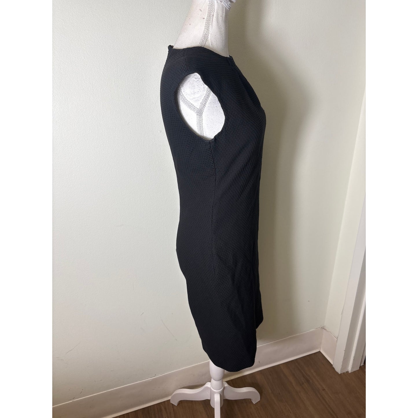 Carolina Herrera Black Sleeveless Knee Length Sheeth Dress Sz 6