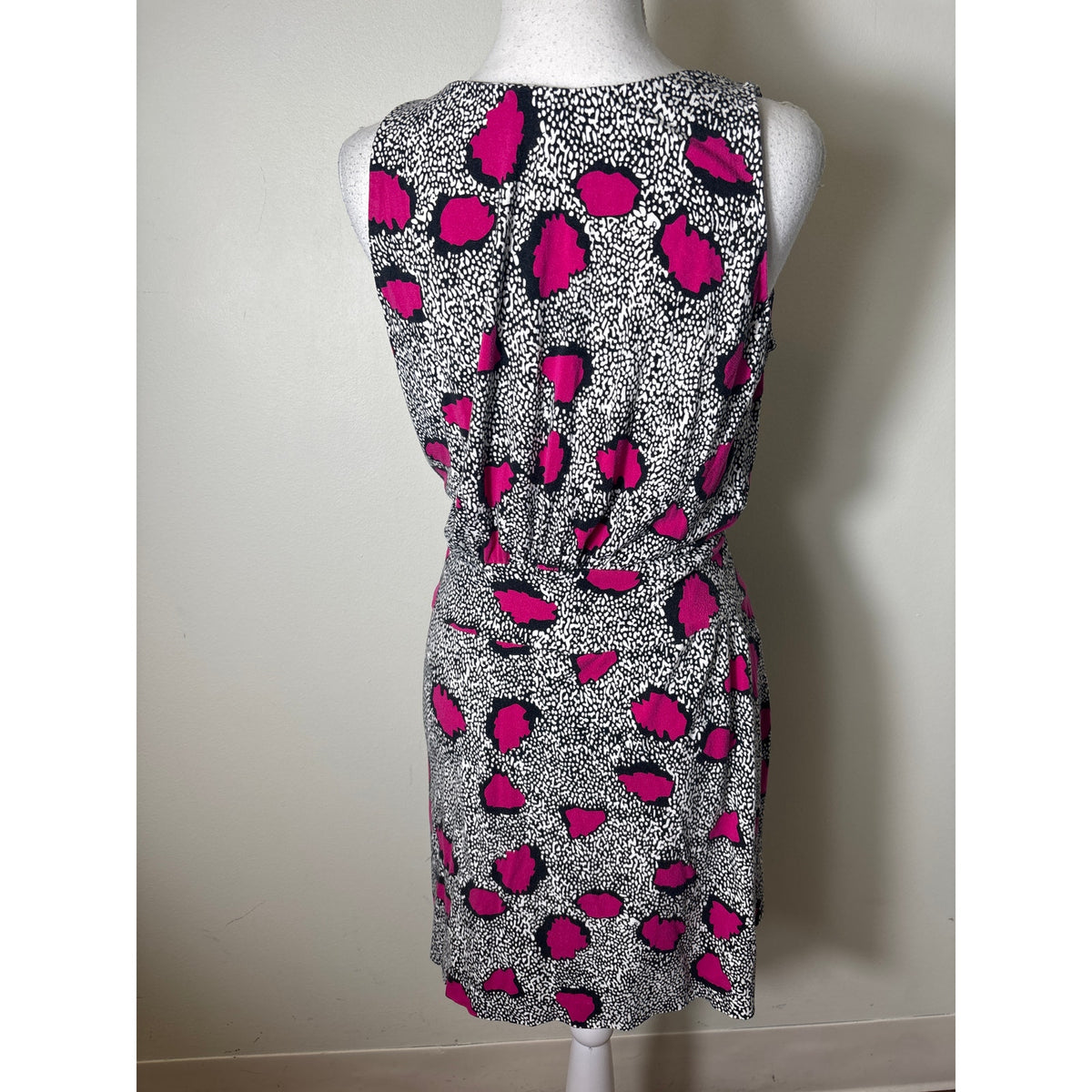 Diane Von Furstenberg Black Fushia Sleeveless Faux Wrap Above the Knee Dress Sz 6