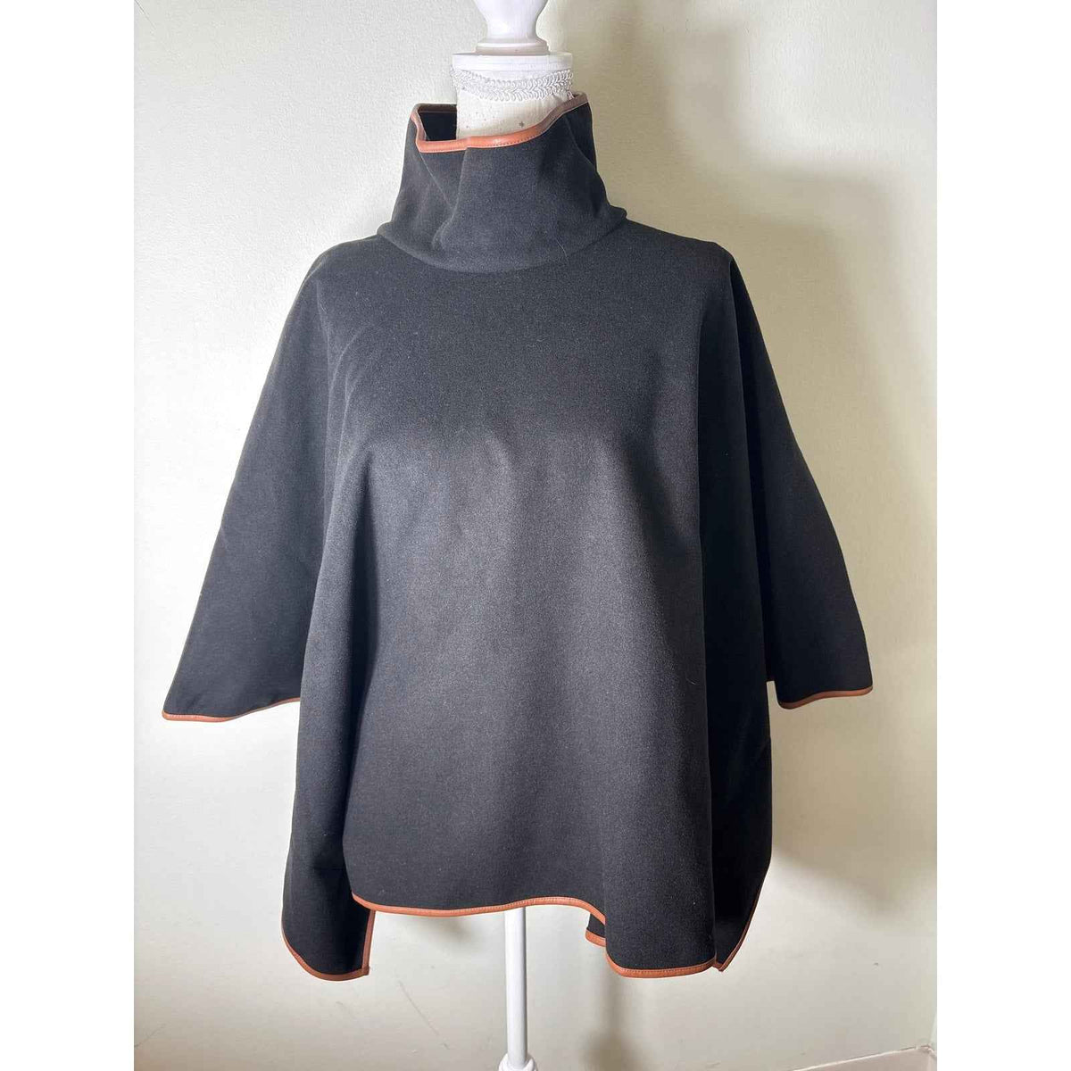 NWT Black With Brown Leather Trim Ponch Sz One Size