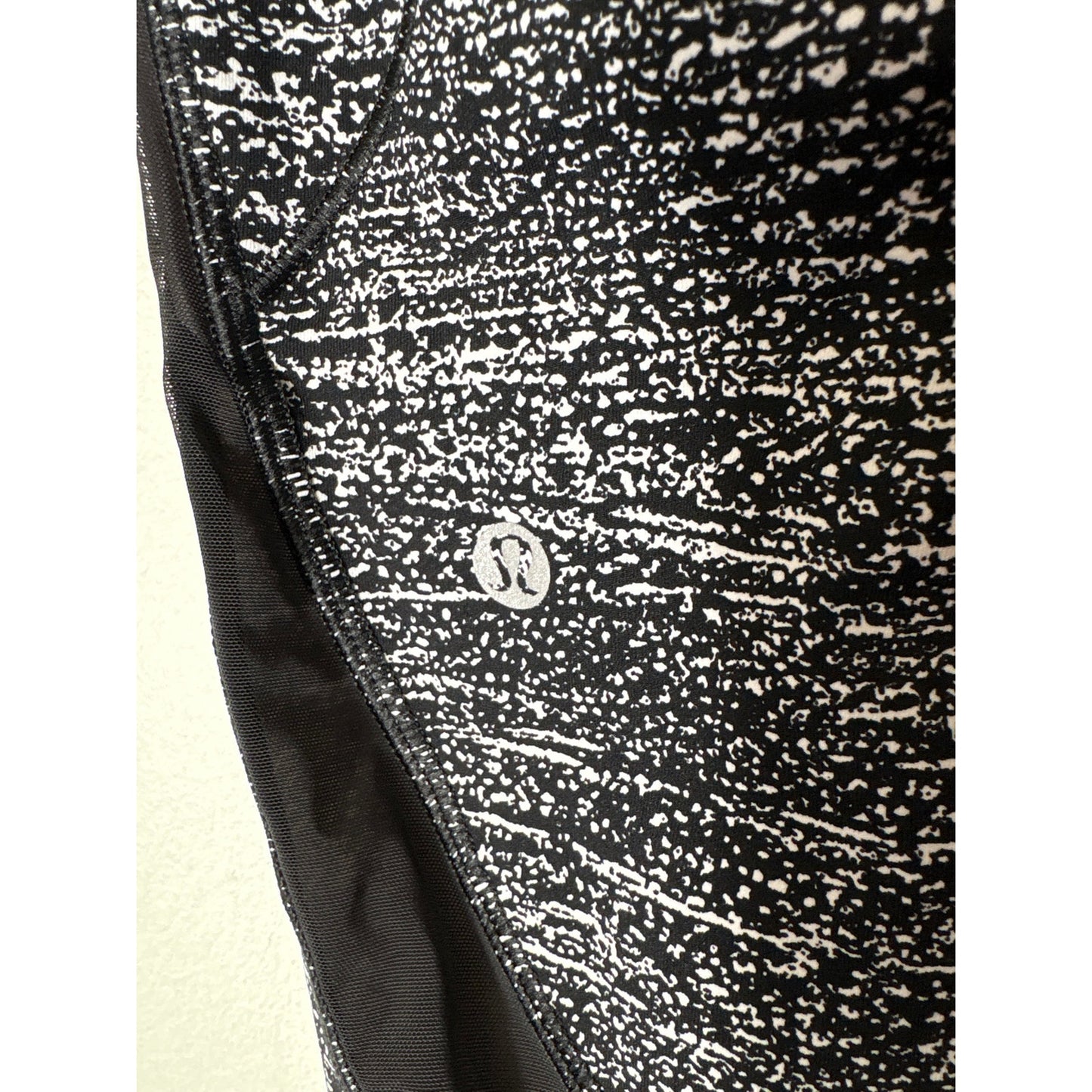 Lululemon Black and White Cropped Leggings Sz 8