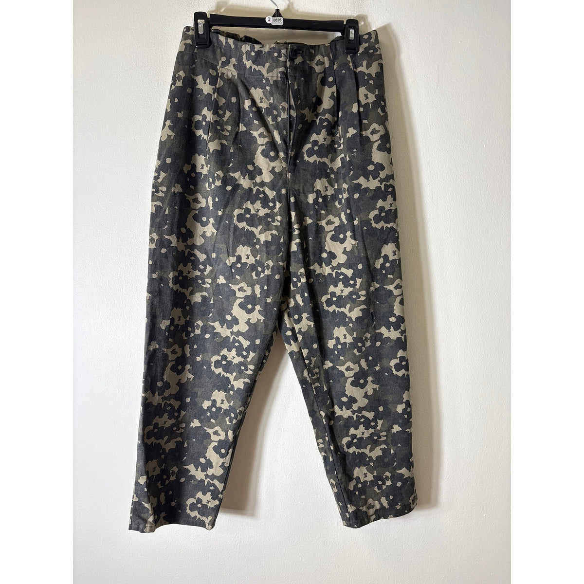 NWT Amadi Camo Front Pleat Pants Sz L