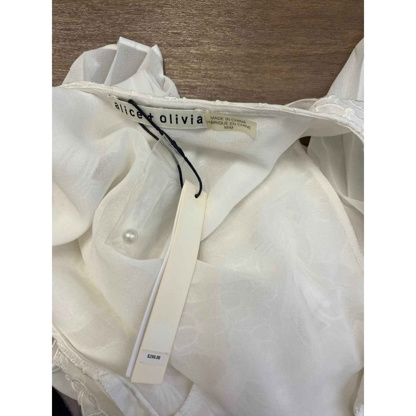 NWT Alice + Olivia Off White Sleeveless Pleated Blouse Sz M