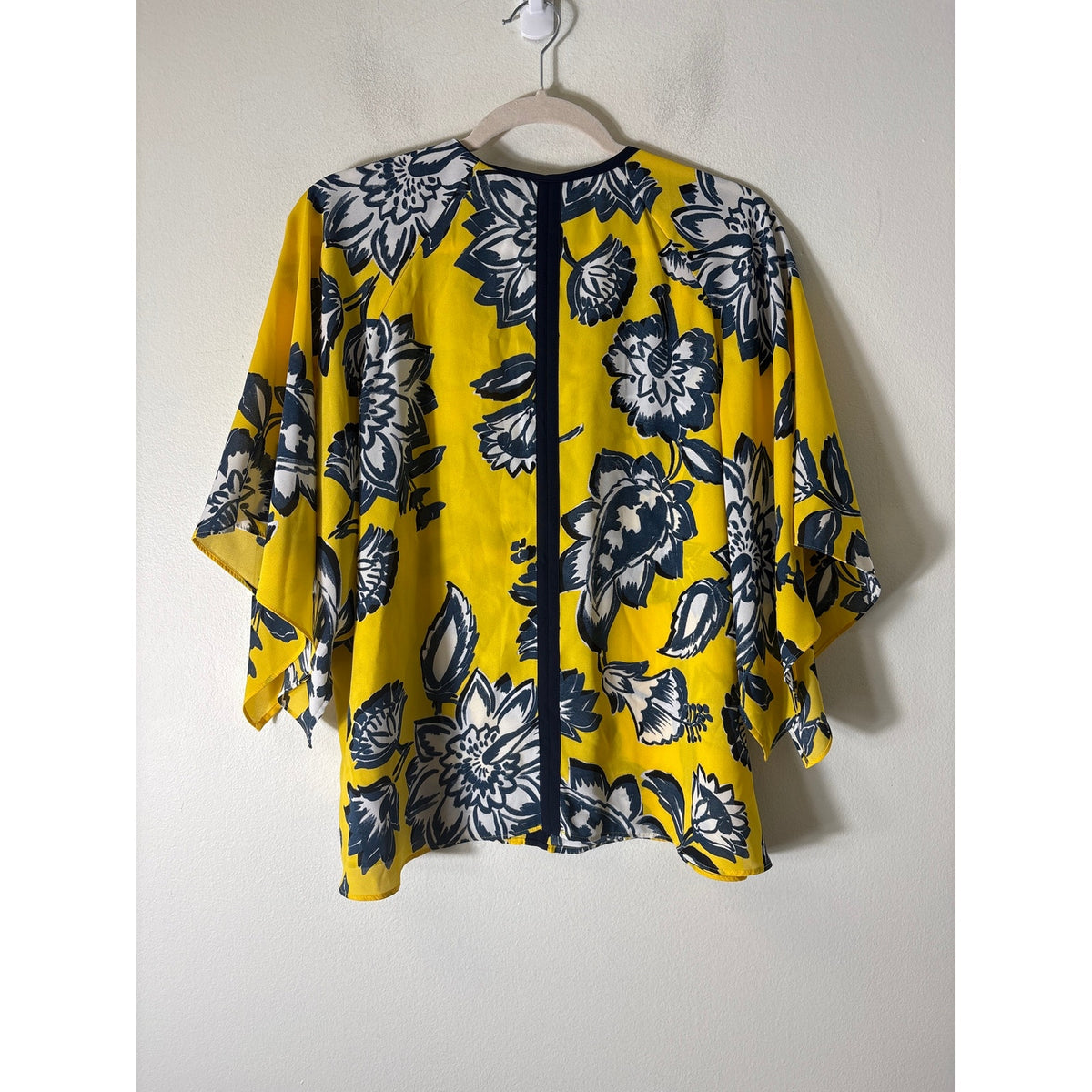 Zara Navy and Yellow Floral V-Neck Top Sz XL