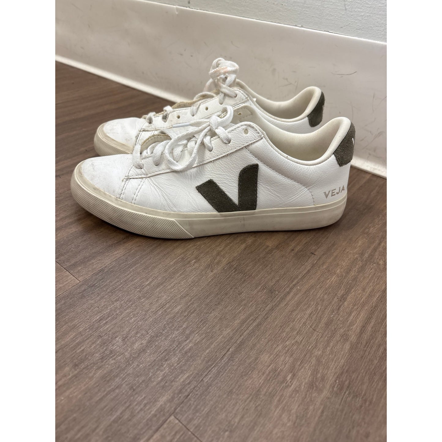 Veja White With Gray Suede Accent Tennis Shoes Sz 9.5