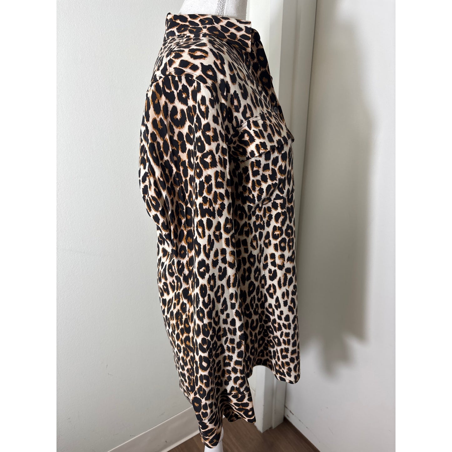 Equipment Femme Black Cheetah Print Long Sleeve Silk Button Up Shirt Sz M