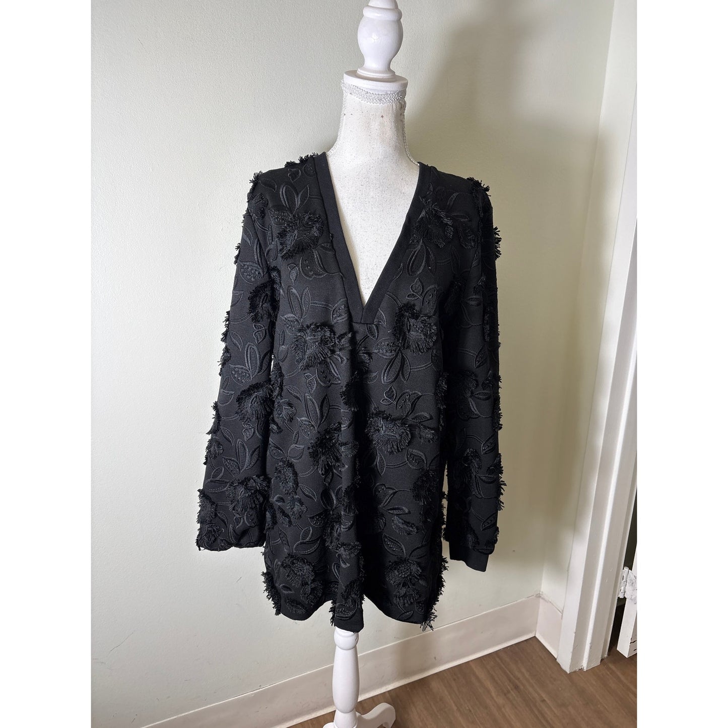 Pearl by Lela Rose Black long Sleeve V-Neck Fringe Tunic Sz L