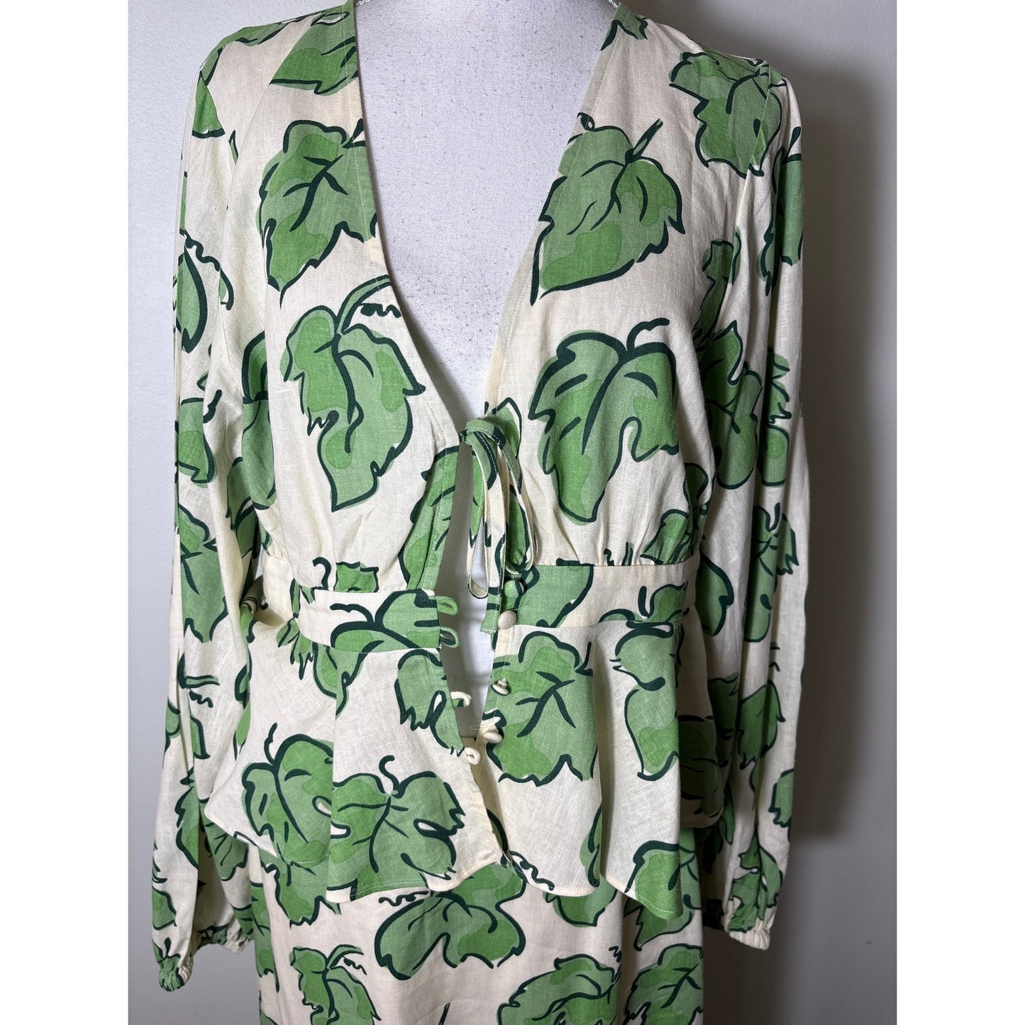 Kitri Off White Green Long Sleeve Linen Top and Skirt Set Sz 6