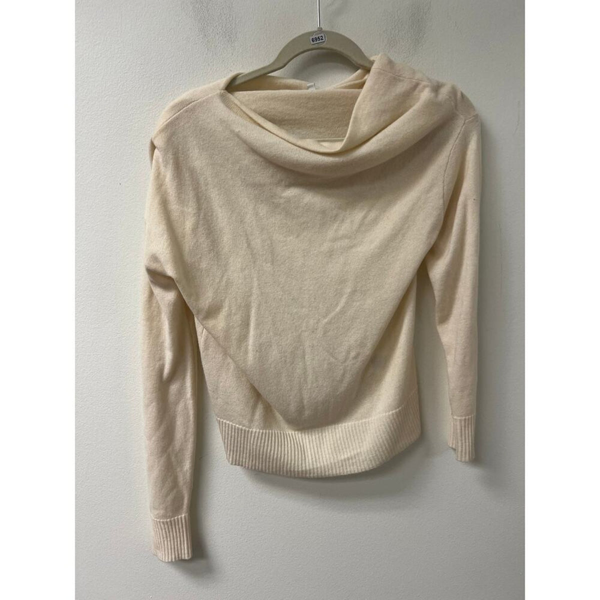 Halston White Sweater Size Extra Small