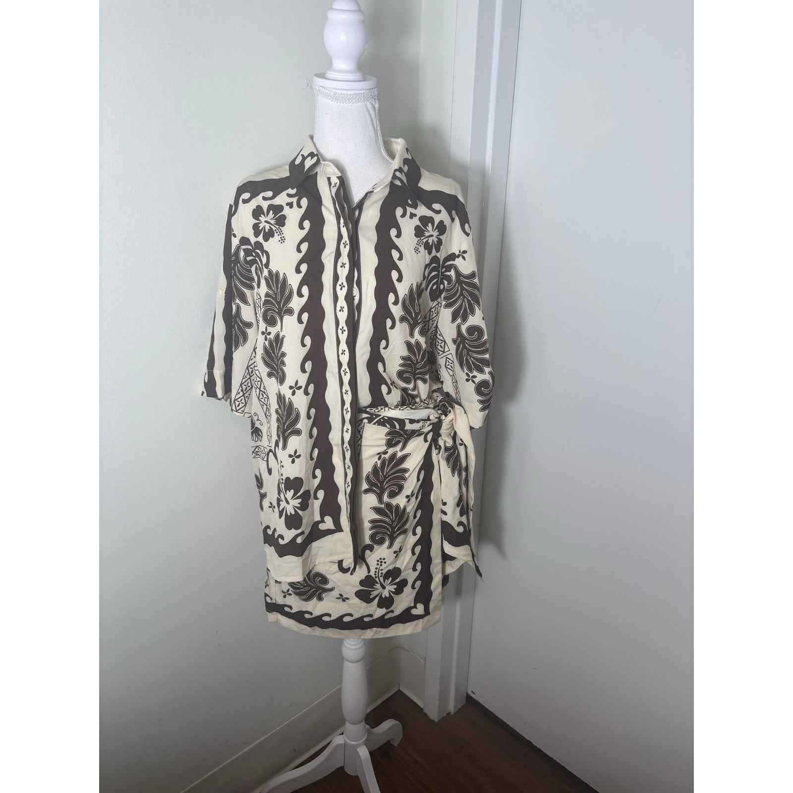 NWT Commense Off White Brown Mini Skirt Set with Half Sleeve Button Up Top Sz M