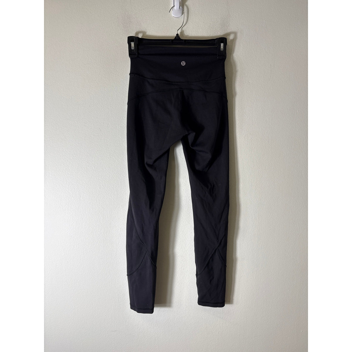 Lululemon Black Athletic Leggings with Inner Pocket Sz 4