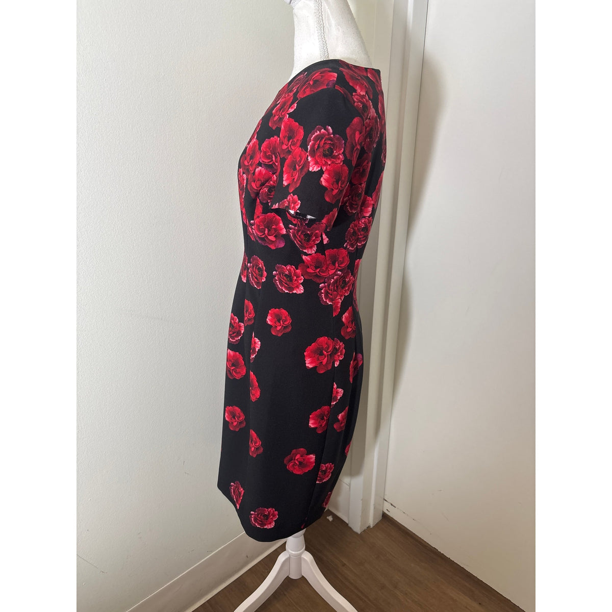 Karl Lagerfeld Paris Black with Red Rose Sheath Dress Sz 8
