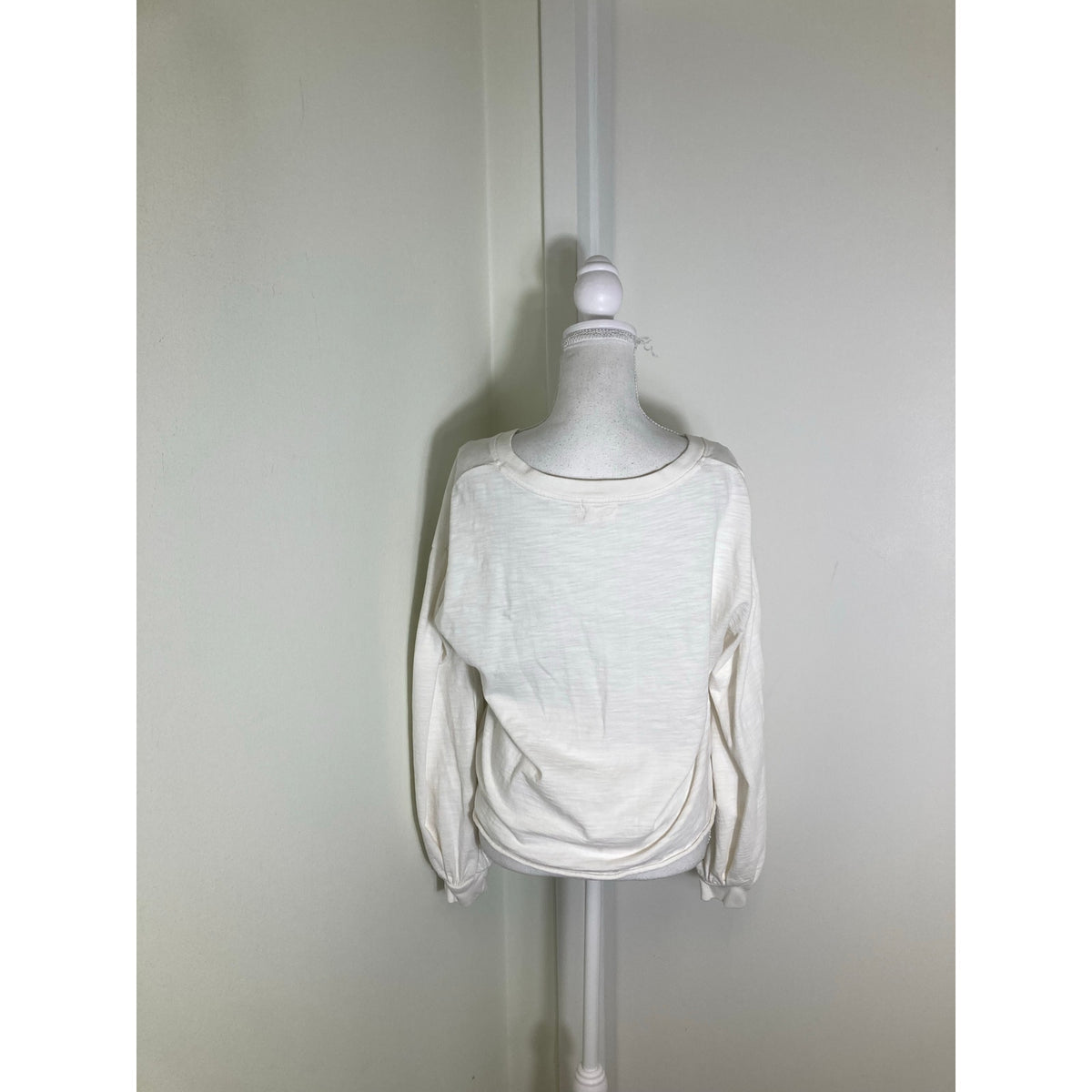Nation Los Angeles Off White Long Sleeve V-Neck Sz M