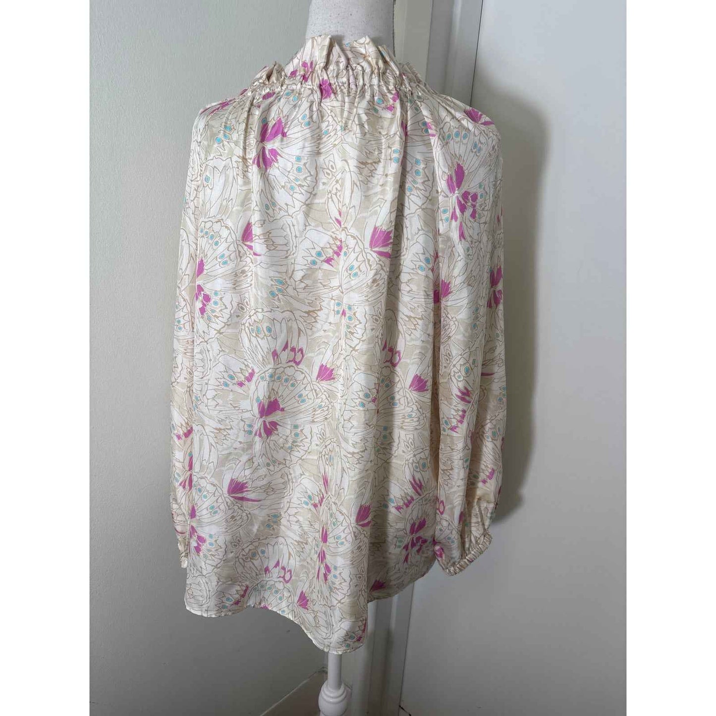 Ann Mashburn Cream and Pink Silk Floral Ruffled Neckline Blouse Sz M