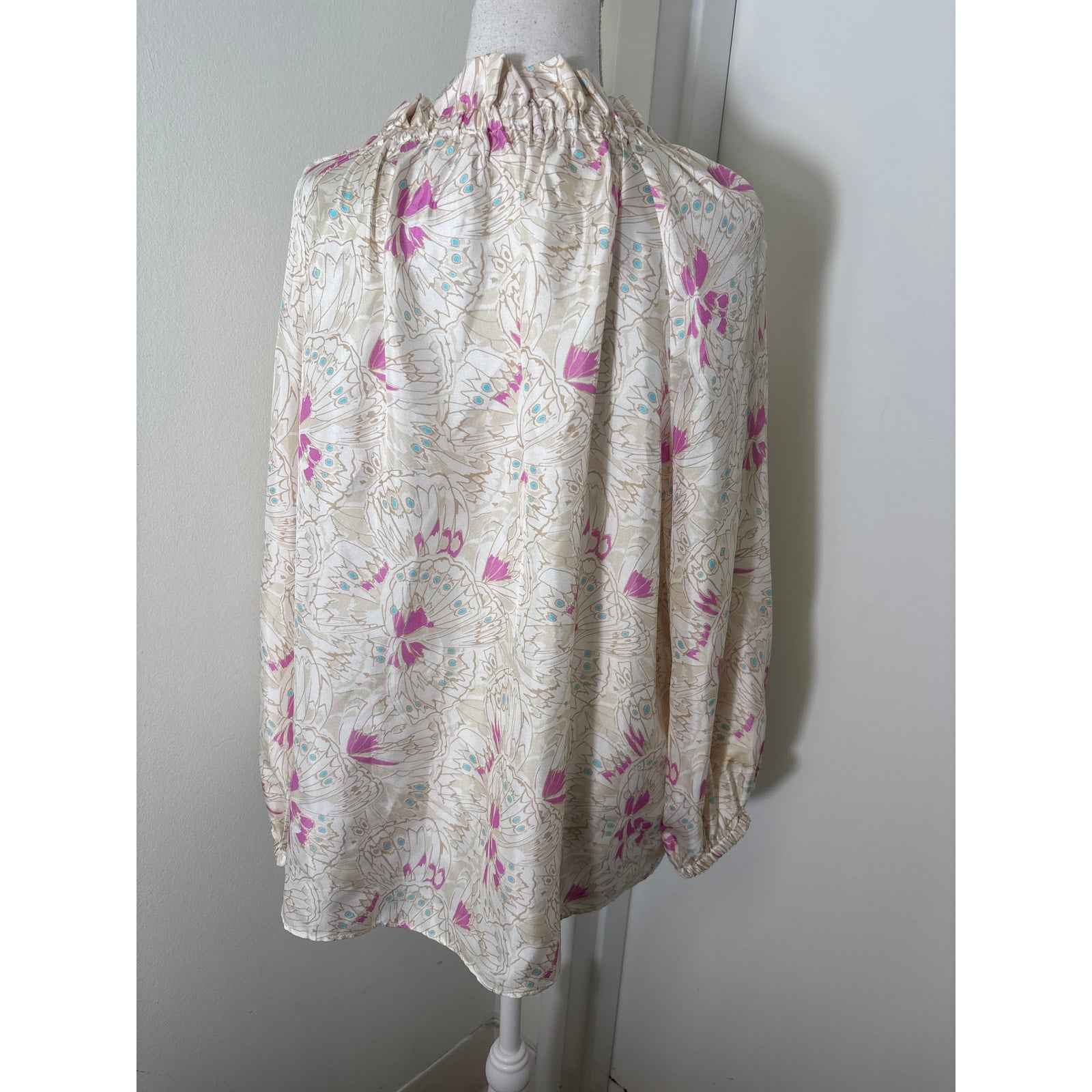 Ann Mashburn Cream and Pink Silk Floral Ruffled Neckline Blouse Sz M