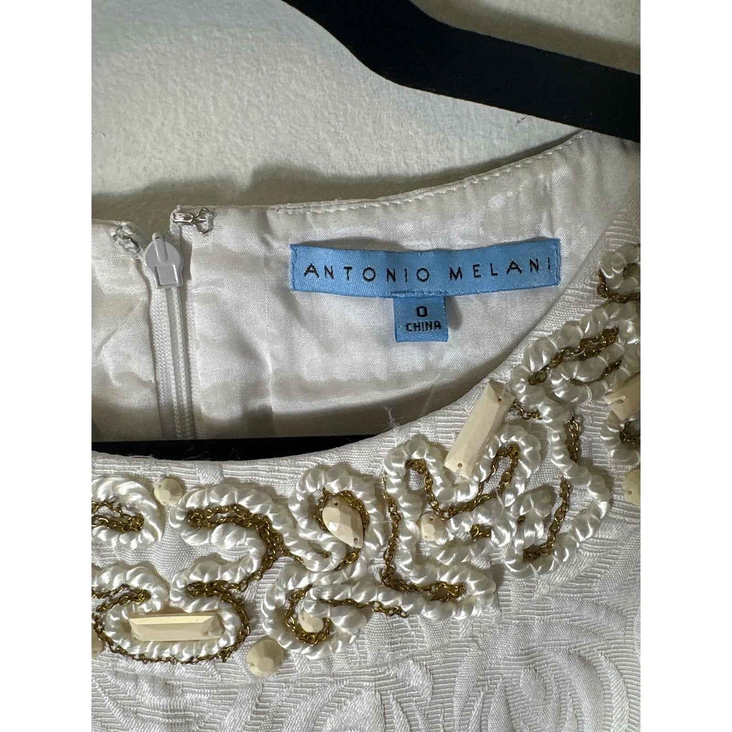 Antonio Melani Off Whtie Embroidered Sleeveless Midi Sheath Dress Sz 0