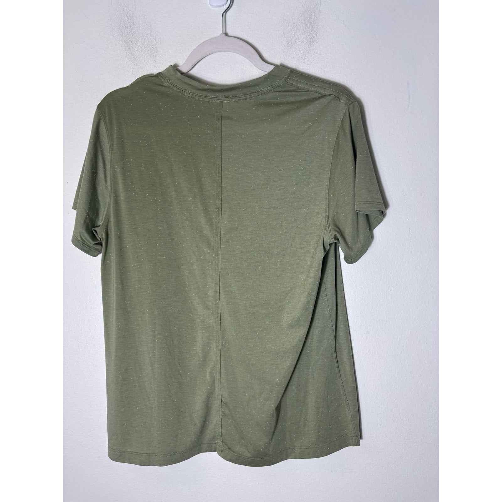 Lululemon Sage Green Short Sleeve Shirt with Textured Fabric Sz 4