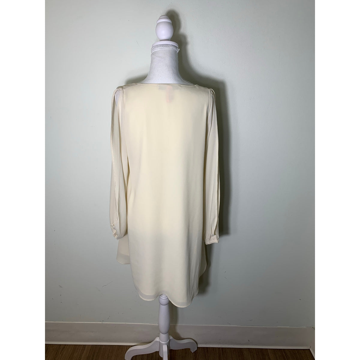 Lover's and Friends Off White Cold Shoulder Long Sleeve Mini Dress sz S