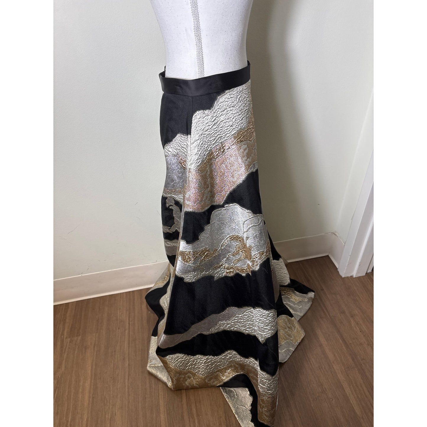 Hilton Hollis Black Silver Gold Floor Lenfth Ball Gown Skirt Sz 6