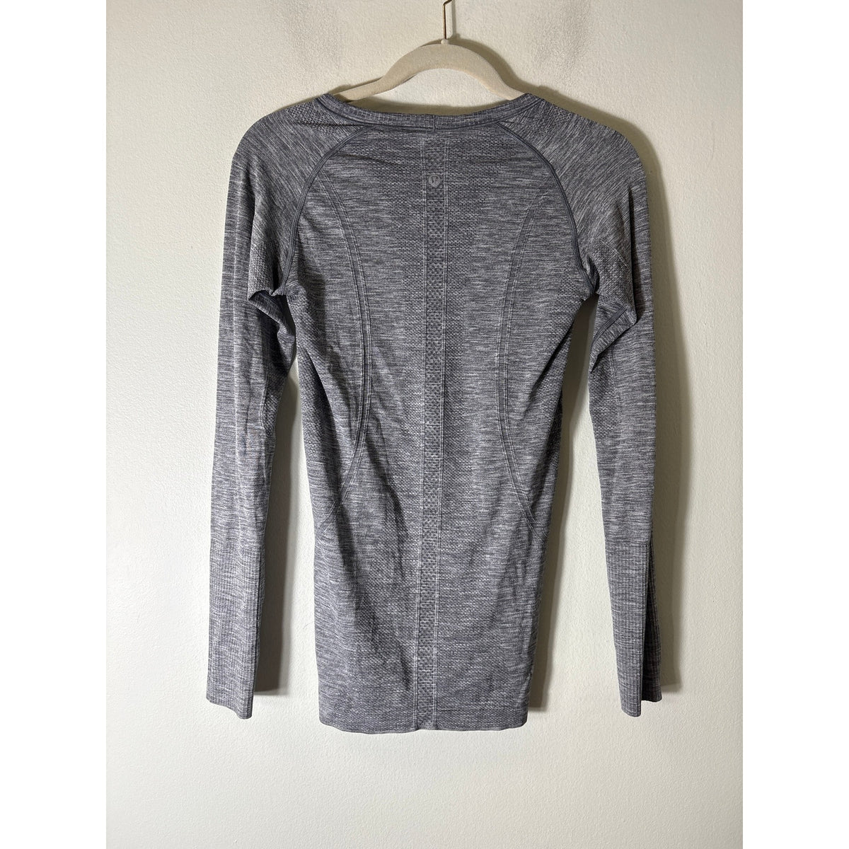 Lululemon Heathered Gray Long Sleeve Long Length Athletic Shirt Sz 6