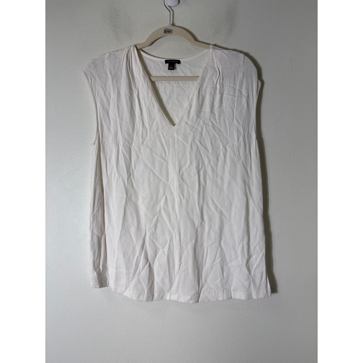 Ann Taylor White Sleeveless V-Neck Shirt Sz L