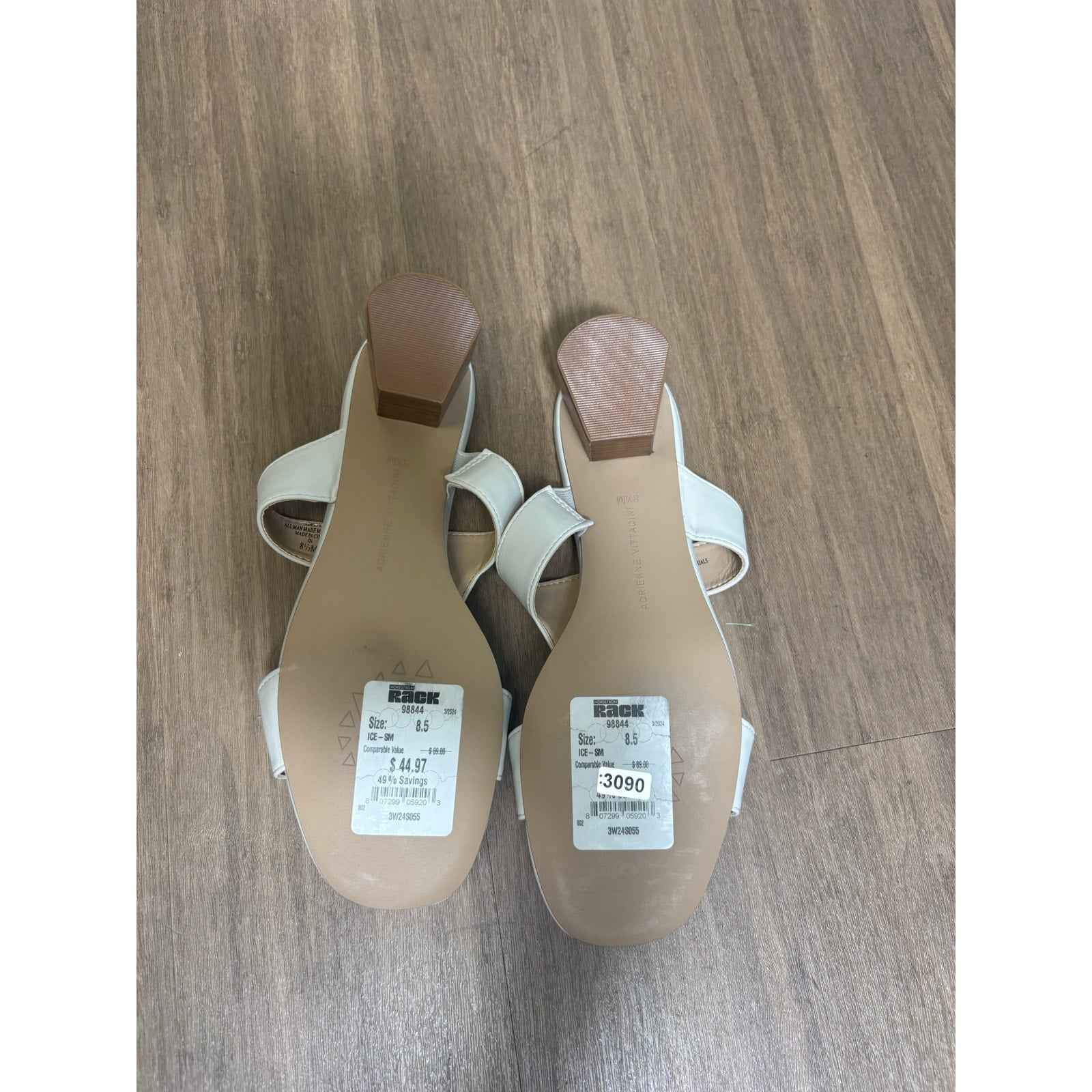 New Adrienne Vittadini White Sandals Sz 8.5