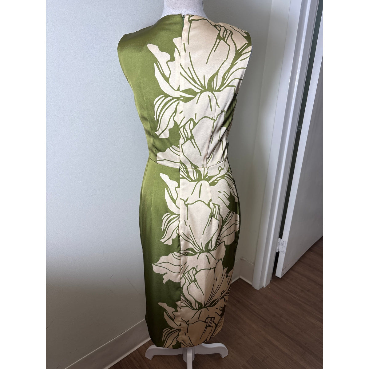 NWT Kay Unger Off White and Green Floral Sleeveless Wrap Dress Sz 2