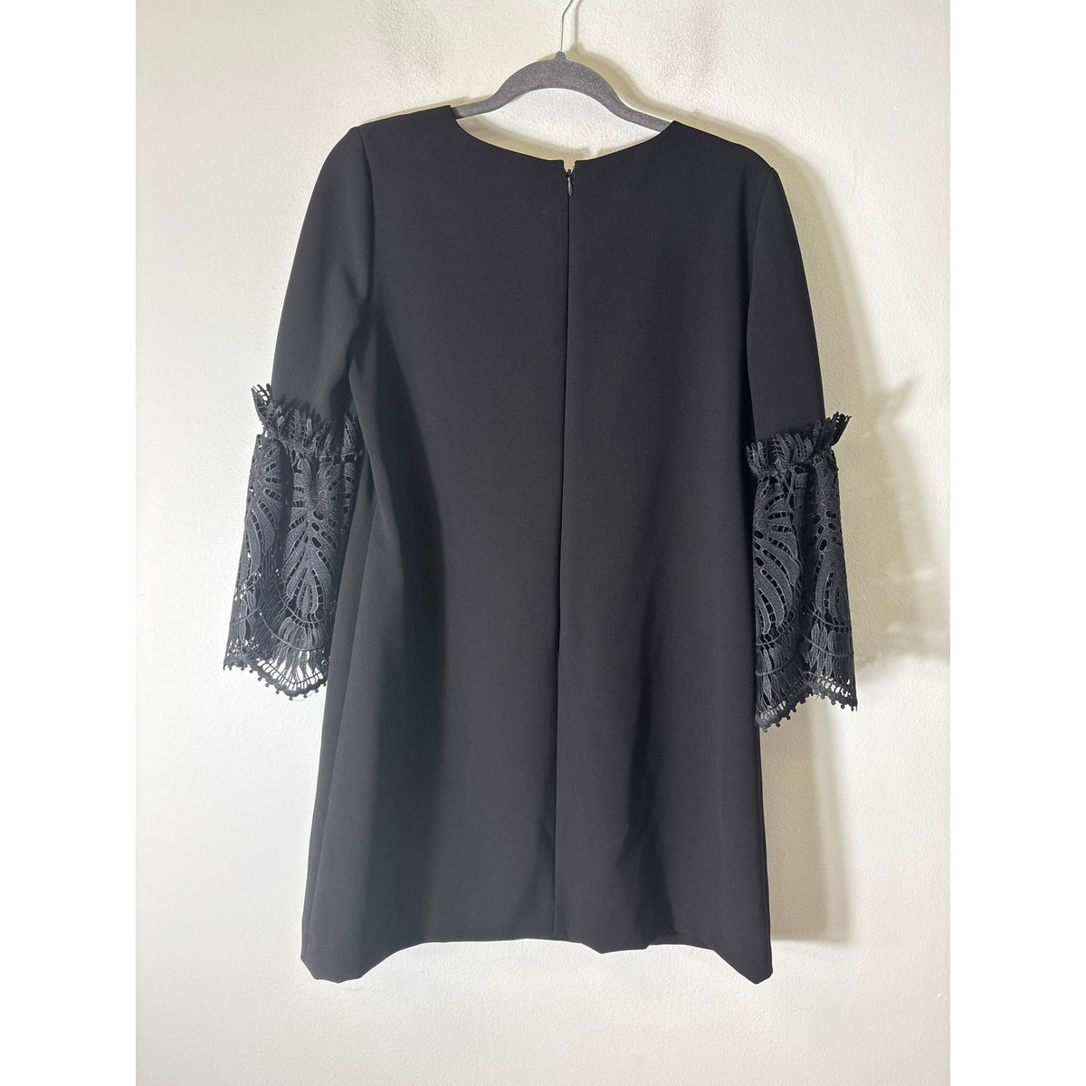 Tahari Black Long Sleeve V-Neck Knee Length Shift Dress Sz 6P