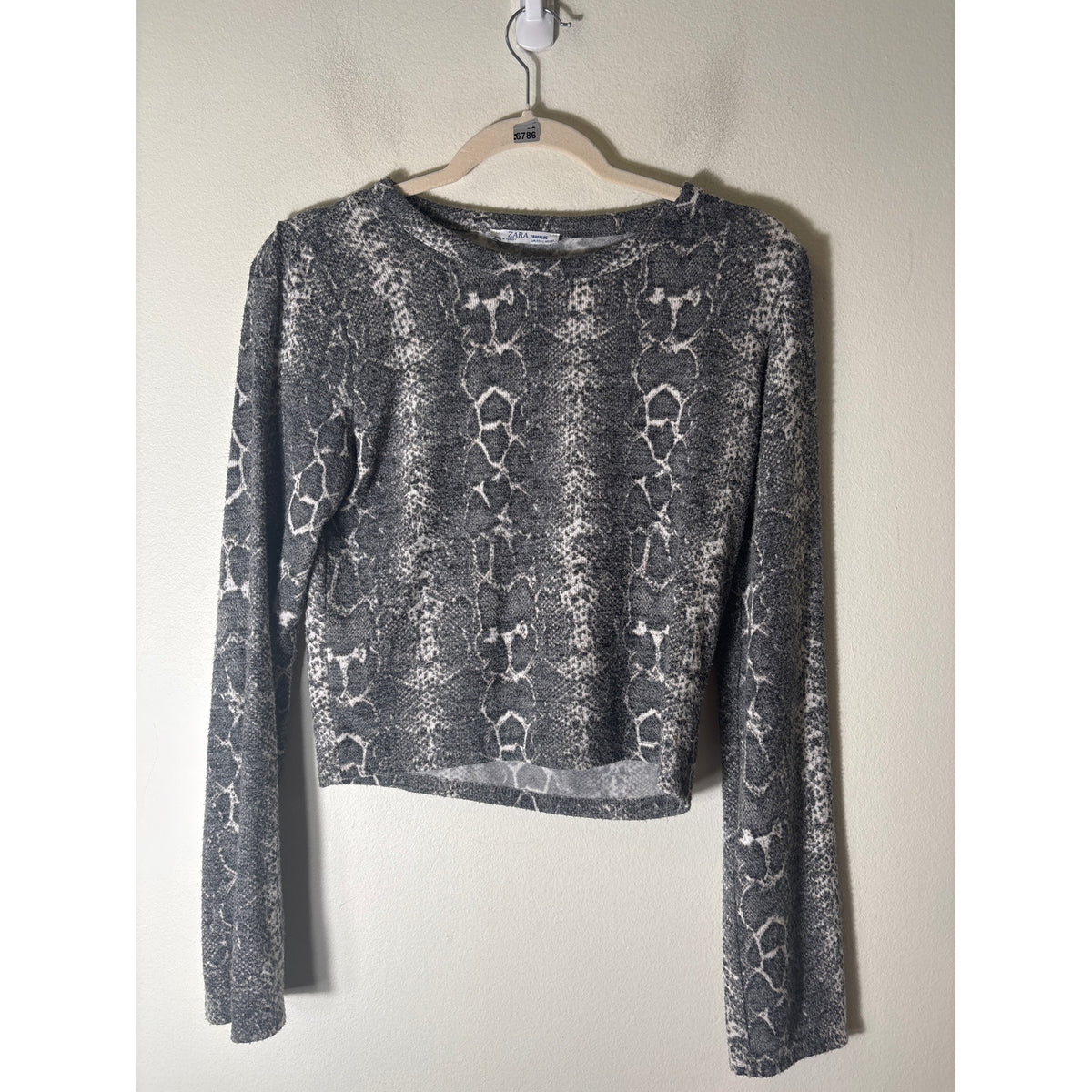 Zara Gray Snack Skin Print Sweater Sz L