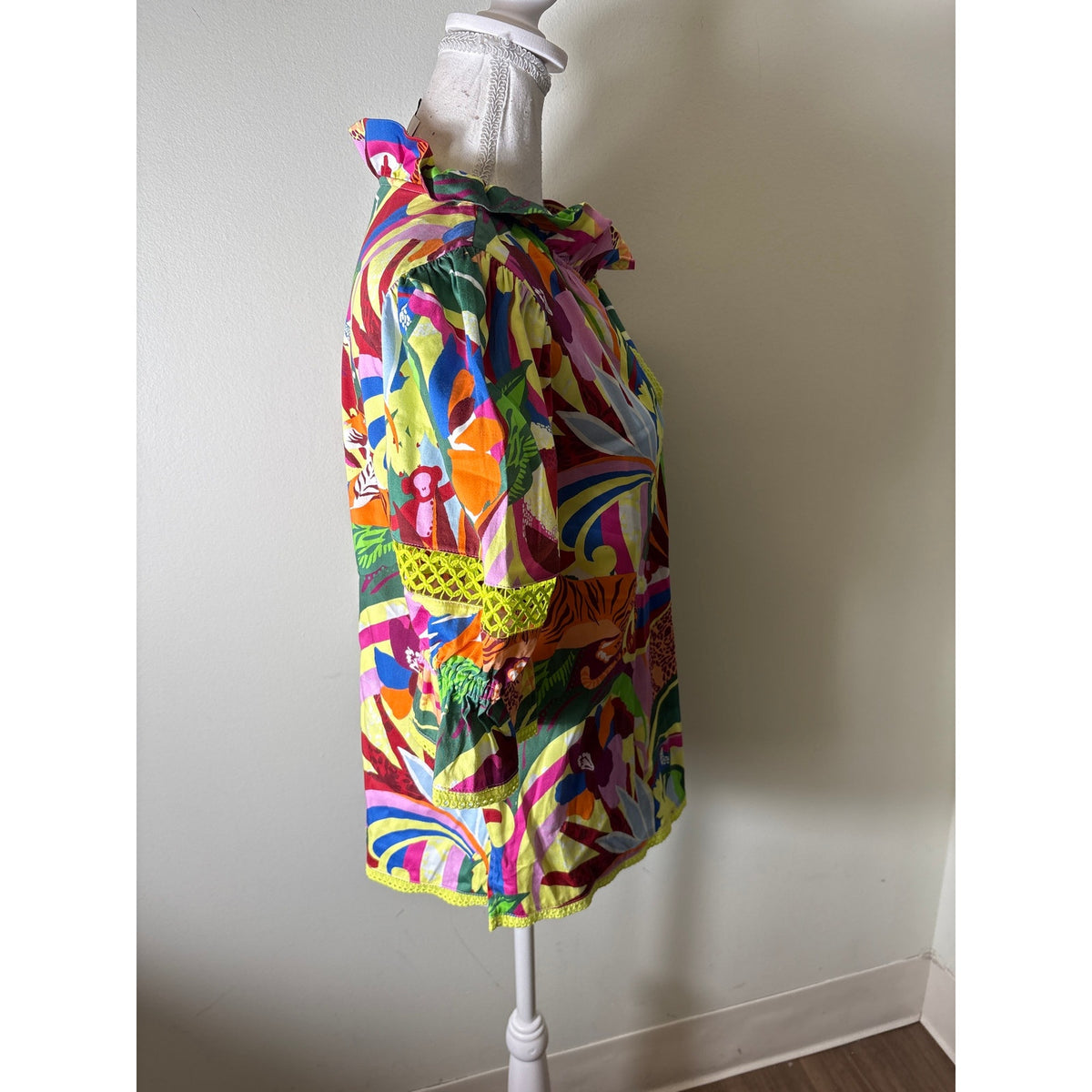 Alden Adair Multi Color Ruffle Trimmed Top Sz M