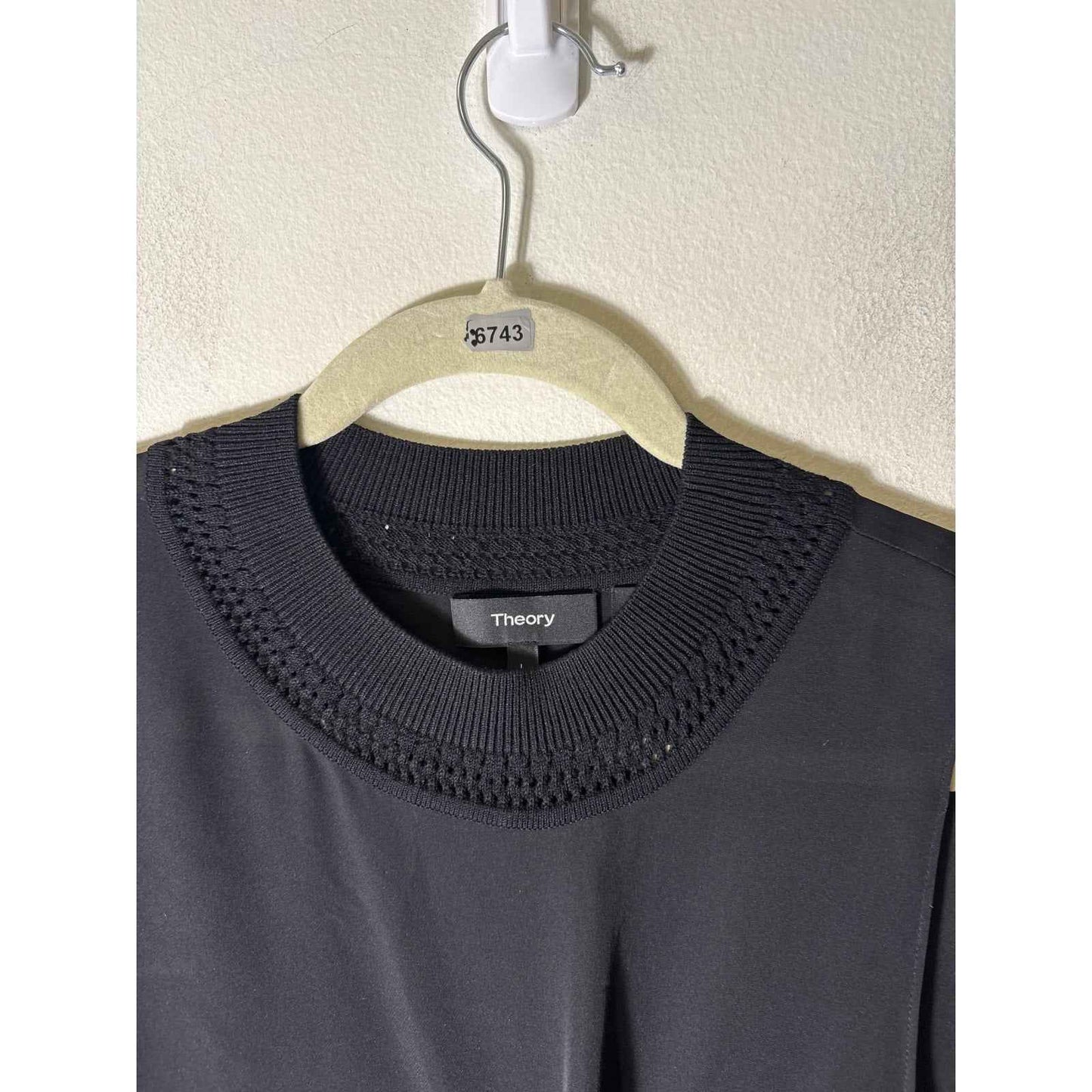 Theory Sleeveless Black Light Weight Mock Neck Sz L