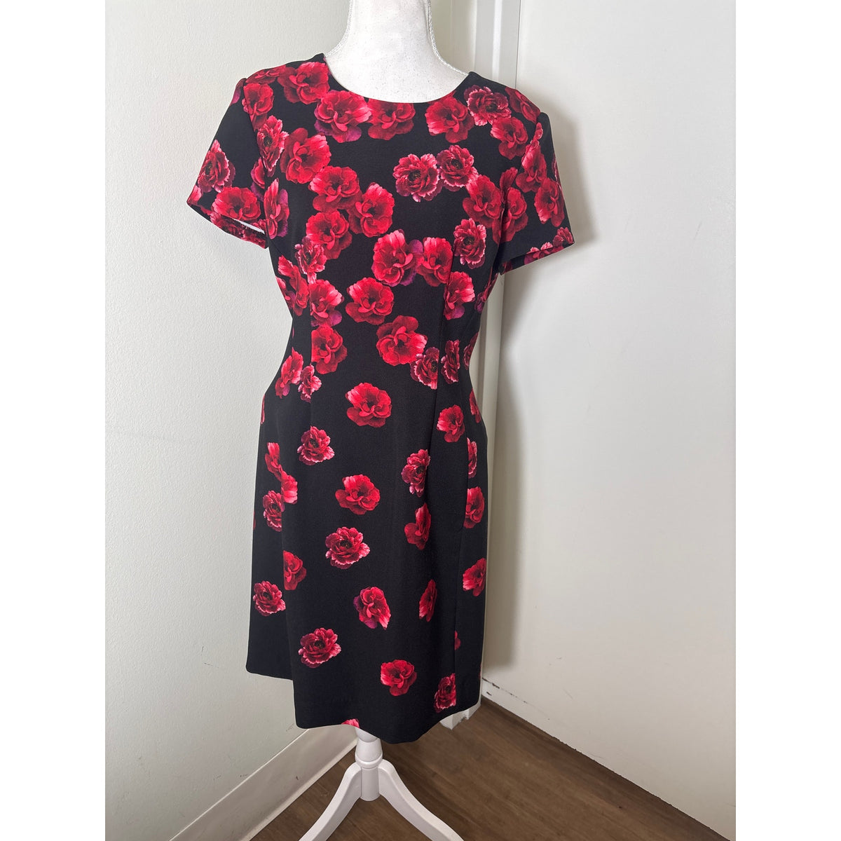 Karl Lagerfeld Paris Black with Red Rose Sheath Dress Sz 8