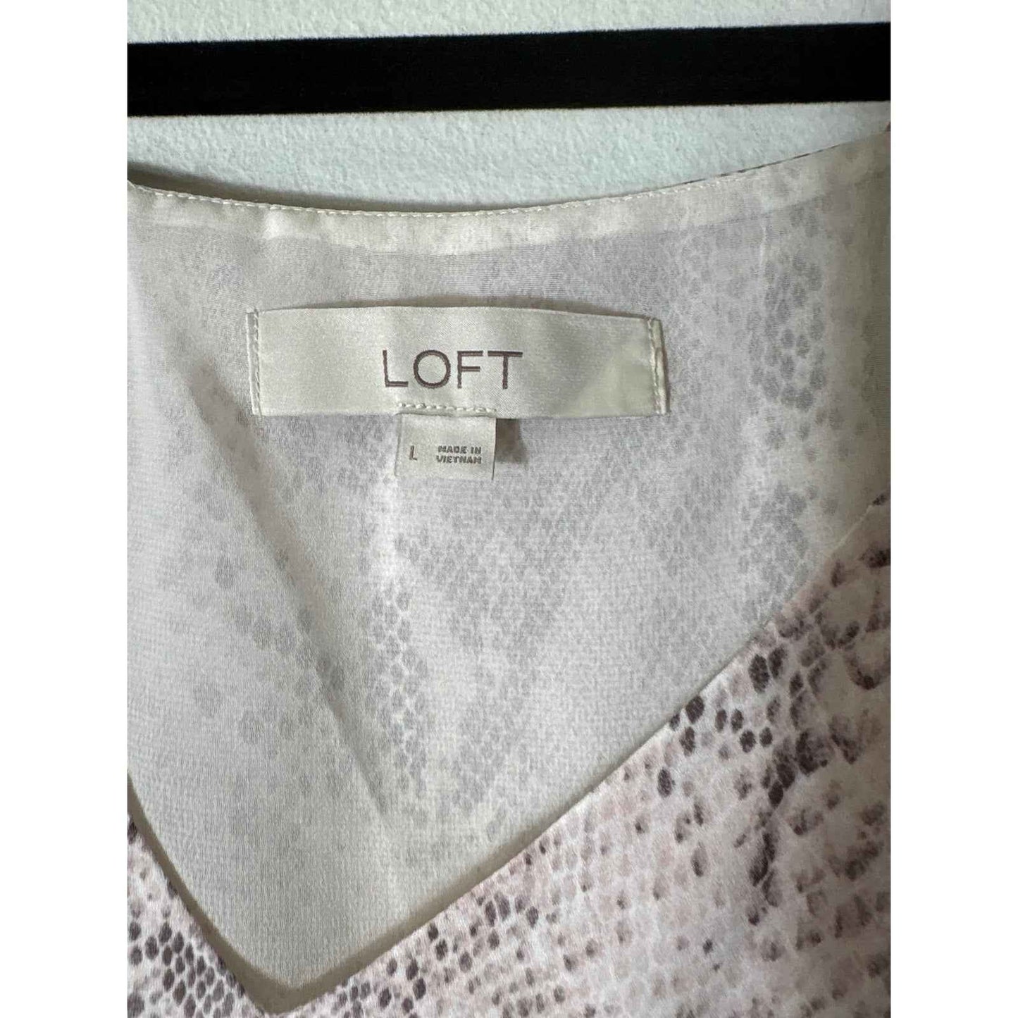 LOFT Light Pink Snakeskin V-Neck Racerback Tank Sz L